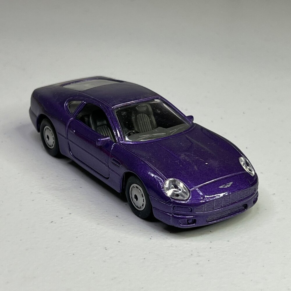 Maisto Aston Martin DB7 Coupe Purple Diecast Model W/ Opening Doors, 1/40 Scale - Picture 3 of 11
